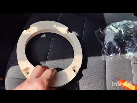 Видео: Замена штатных динамиков в Ford Focus 2 на DL Audio Gryphon Lite 165