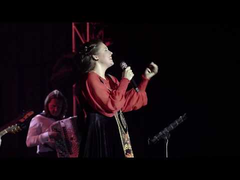 Видео: Алёна Петровская-Зорька алая (муз. А. Морозов, сл. В. Гинзбурский)