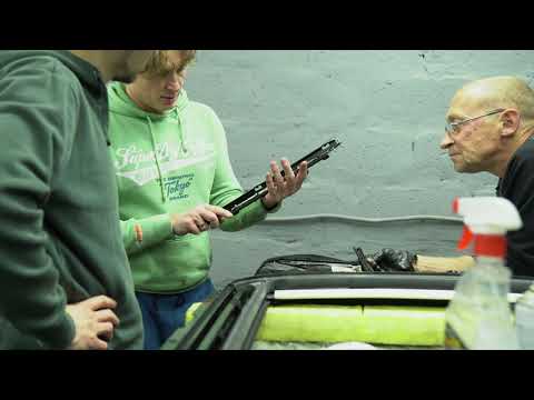 Видео: Ремонт панорамной крыши автомобиля Audi Q5. Замена тросов сдвижного люка панорамы.