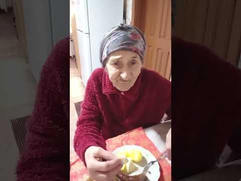 Видео: обедаем.отварная картошечка,грибочки с маслицем,домашние колбаски