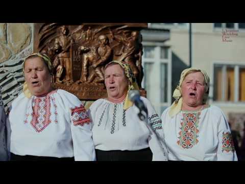 Видео: Ансамбль Берегиня с Чортовець - У неділю рано синє море грає