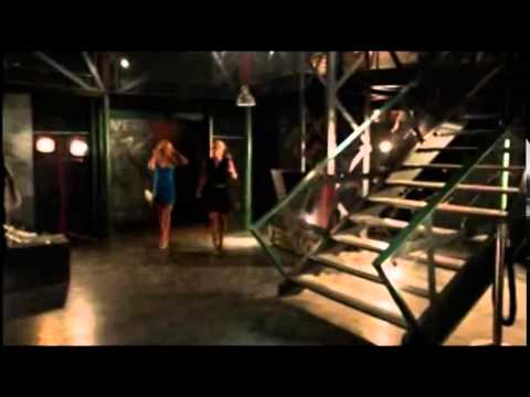 Видео: Стрела - Оливер и Ко знакомятся с мамой Фелисити x-P