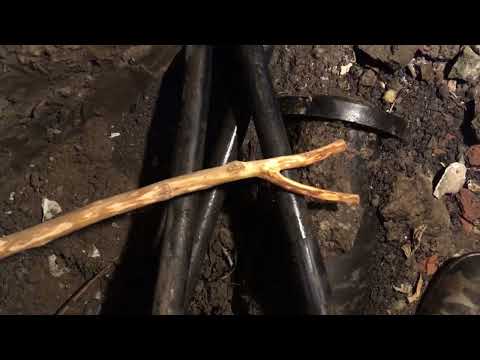 Видео: Сантехнический колодец. Как отогнуть ПНД трубу. Часть 2.