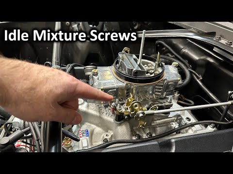Видео: Как отрегулировать винты смеси холостого хода Holley и холостой ход бордюра