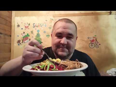 Видео: Обжор - жареная картошка с килькой в томате, салат щетка