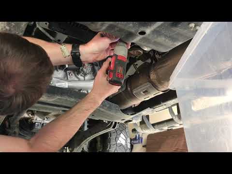 Видео: Замена топливного фильтра Ford F-250 2017-2019 годов. Рабочий ход 6.7