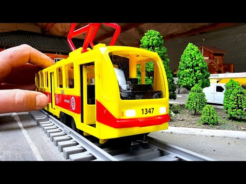 Видео: Большой ТРАМВАЙ СО СВЕТОМ И ЗВУКОМ модель Технопарк. Про машинки