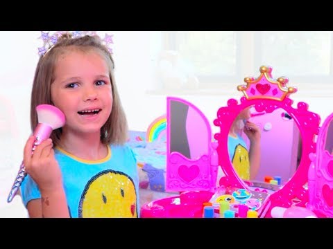 Видео: Катя и игрушечная косметика для девочек