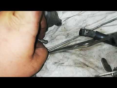 Видео: Honda vfr 750 f. Снятие карбюраторов и разборка. Результат.