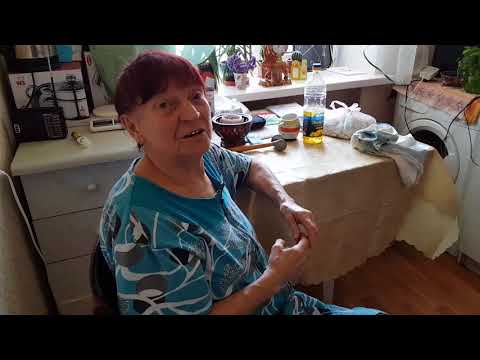 Видео: Чем мама угостила дочку