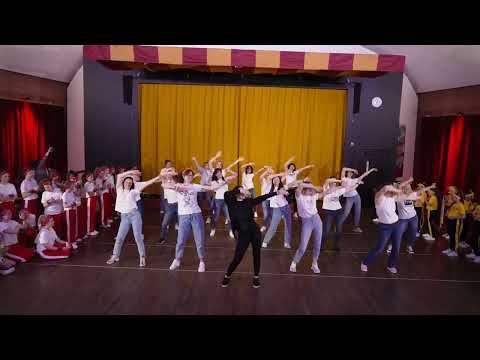 Видео: Родители флешмоб. Мамочки танцуют. Танцы взрослые. Стокгольм