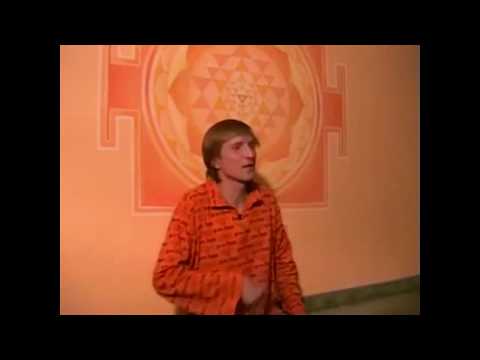 Видео: Что такое Уддияна-бандха и в чем польза ее практики?