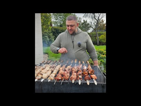 Видео: Сочные свиные ребра на мангале