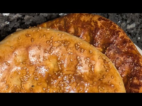 Видео: Руки не для скуки! Лепешка в чугуне.