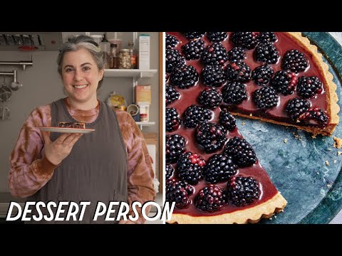 Видео: Лучший ежевично-карамельный тарт с Клэр Саффиц | Dessert Person