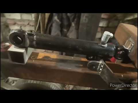 Видео: мини погрузчик "ВОРОН" повторитель ковша.