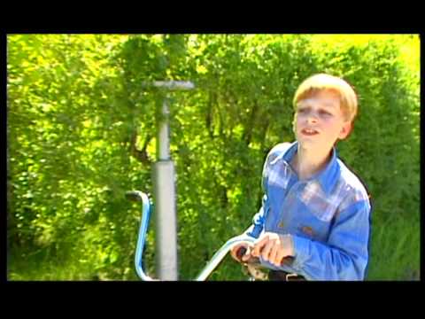 Видео: Денис Титов - «Бумажный кораблик»