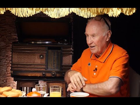 Видео: "Под абажуром". Али Хамраев. Интервью