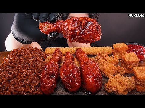 Видео: жареный цыпленок и лапша Black Bean Noodles & Fried Chicken EATING ASMR MUKBANG