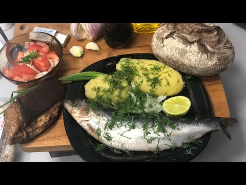 Видео: СЕЛЁДКУ ЦЕЛИКОМ MUKBANG мукбанг