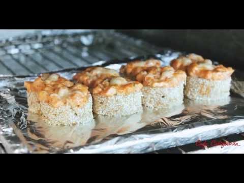Видео: Мастер класс от CafeCalifornia. Запеченный ролл с лососем в кунжуте.
