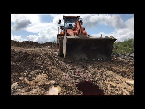 Видео: Пробил поддон на коробке. Перевозка фронтальника на другой объект