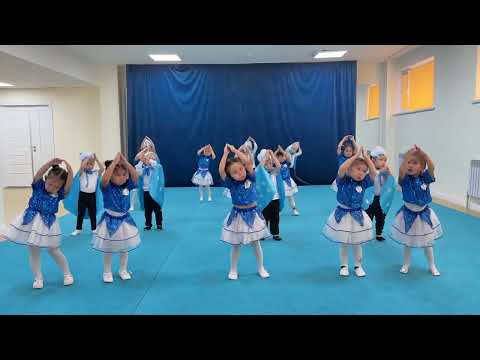 Видео: Танец Виноватая тучка средняя группа детского сада 3 года деткам
