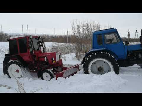 Видео: Трактор Т-25 VS МТЗ-80. Заруба по снегу!