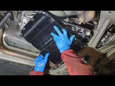 Видео: Фильтр и жидкость коробки передач PORSCHE PANAMERA MACAN CAYENNE ZF 7DT PDK. Руководство по замене.