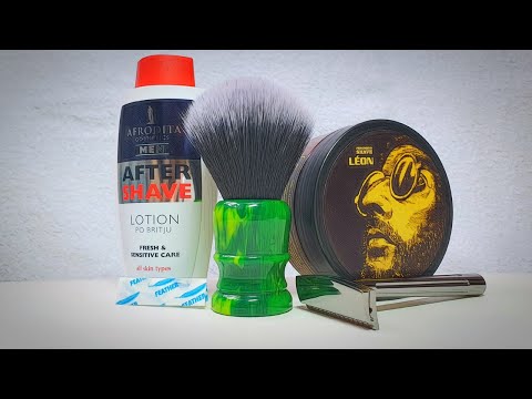 Видео: Бритьё. Мыло Fenomeno LEON, станок Yaqi Katana, помазок DS cosmetic, Feather, лосьон Afrodita