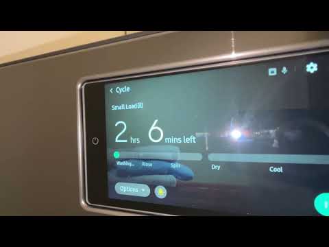 Видео: Стиральная машина с сушкой и тепловым насосом Samsung Bespoke AI — демонстрация тестовой стирки
