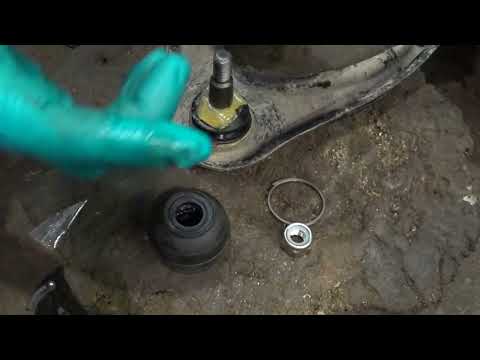 Видео: Honda Orthia - Замена передней верхней шаровой / Honda Orthia - Front upper ball joint replacement.