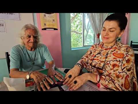 Видео: Собрались покупать сари для индианок. Но сначала обед в итальянском ресторане. Путтапарти. Индия.