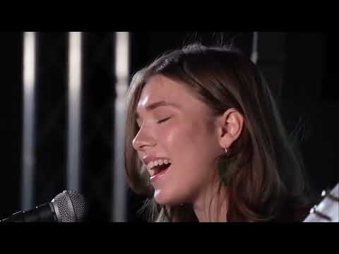 Видео: Песня "Шёл бы я вечером поздним" / Светлана Берг