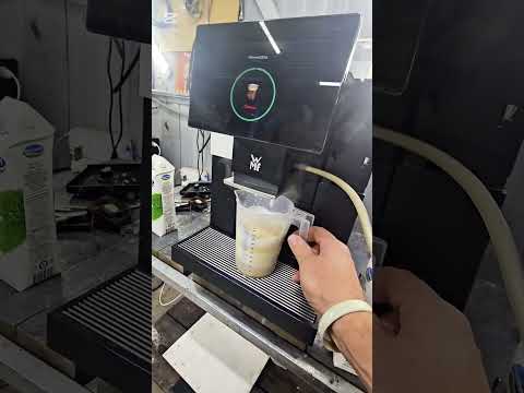 Видео: WMF950S Разбрызгивает Молоко.