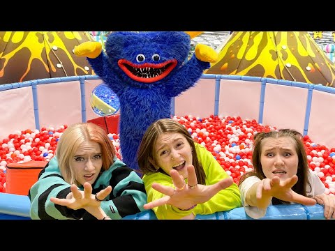 Видео: ХАГГИ ВАГГИ Напал на нас в Парке Развлечений!