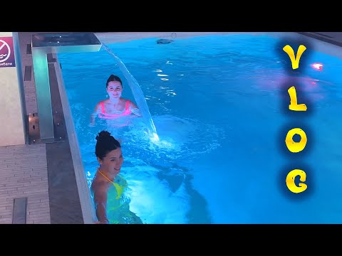 Видео: У Даши СЛЕТЕЛ КУПАЛЬНИК в БАССЕЙНЕ ! Полёт на ZipLine ! Перевёрнутый ДОМ