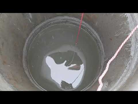 Видео: Как достать утонувшее ведро из колодца с помощью поискового магнита и "кошки"