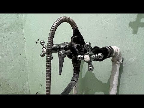 Видео: ☑️Он сломался потому что не синяя ИЗОЛЕНТА 😅| Замена смесителя времен ссср