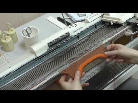 Видео: Вязание закругленного низа изделия на вязальной машине. Часть 2