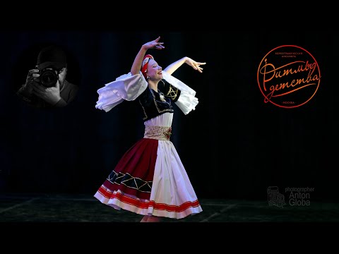 Видео: Греческий танец Зорба, Ансамбль "Ритмы детства". Greek dance Zorba, Ensemble "Rhythms of Childhood".