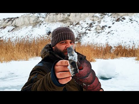 Видео: НЕВЕРОЯТНАЯ ЗИМНЯЯ РЫБАЛКА, ледобур кривошлыка в деле, рыбы валом