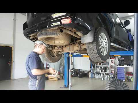 Видео: Prado 150. KDSS втулки заднего стабилизатора. Замена. Заметки.