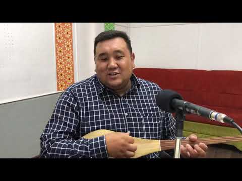 Видео: Бир кыз көрдүк Бишкектин базарынан... а сизчи?🔥 Мамбет Акын “Алтын микрофондо” !