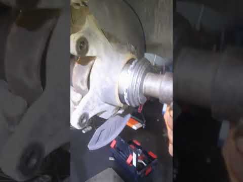Видео: Замена переднего подшипника Вито 639-447  4×4
