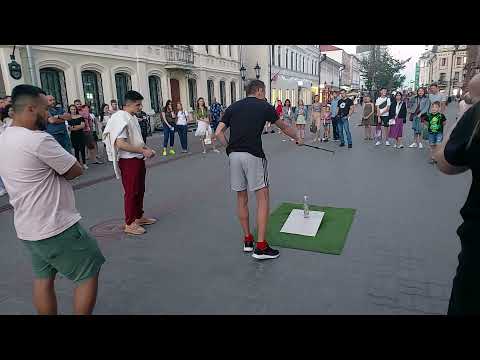 Видео: Бутылка и удочка Толпа пытается поднять