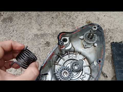 Видео: Замена пружины кикстартера на мотороллере Муровей