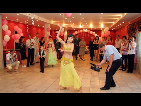 Видео: ТАНЕЦ ЖИВОТА НА СВАДЬБЕ