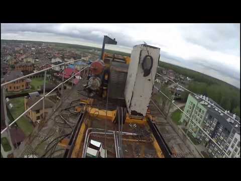 Видео: монтаж башенного крана QTZ 160 , редкостная е@ля .... вторая серия .