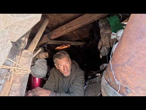 Видео: Бездомный построил тайный дом в горах, потеряв миллионы